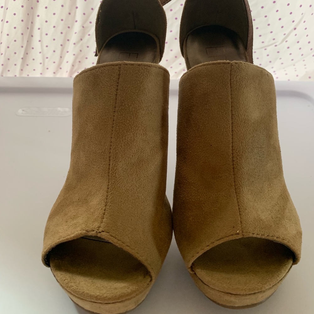 never worn ERGE heels